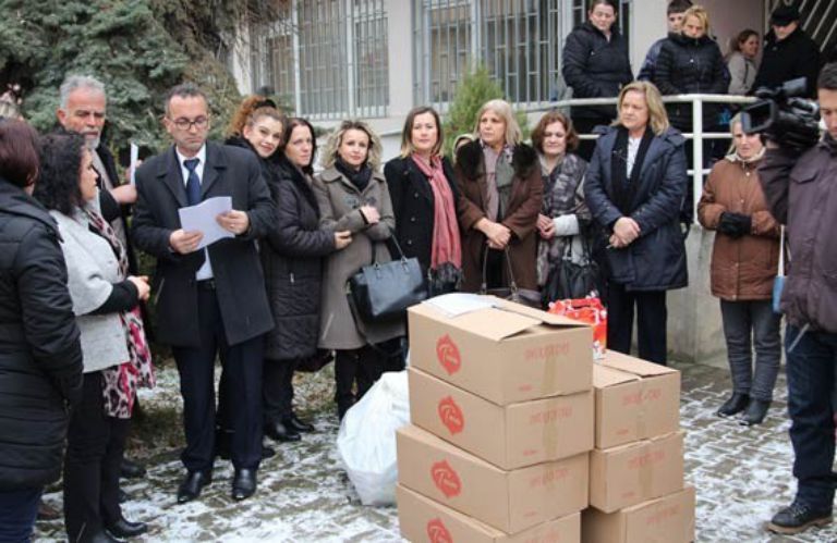 Gjilani ndanë dhurata për fëmijët me nevoja të veçanta - Gazetë ...