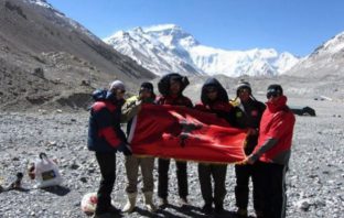 Alpinistët shqiptarë pushtojnë Mount Everestin!