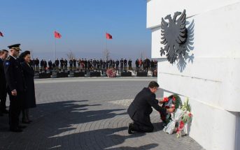 Në 10-vjetorin e pavarësisë, Haziri nderon dëshmorët, heronjtë dhe martirët e Gjilanit