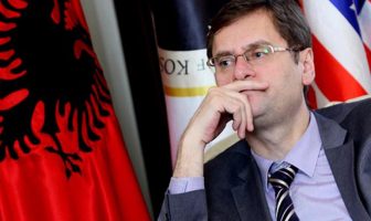 Stërmundimi i politikës kosovare