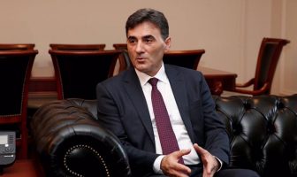 Yagcilar: Ligji i ri e rrëzon rritjen e pagave të qeveritarëve