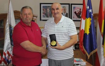 Haliti nderoi me dekoratë Shoqatën “Iliria” nga Saint-Julien i Francës