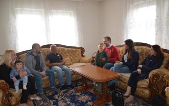 Kastrati viziton gjeniun e vogël Amar Lenjani