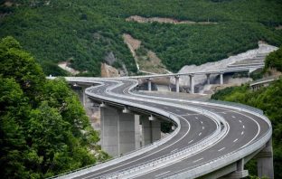Autostradat, top-prioritet i qeverive të Kosovës