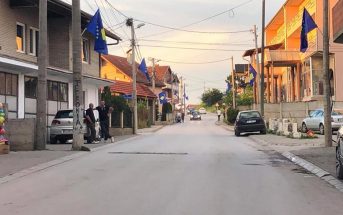 Stoliset Gjilani, lagja e tetë (8) vullnetarisht vendos flamuj përgjatë rrugës