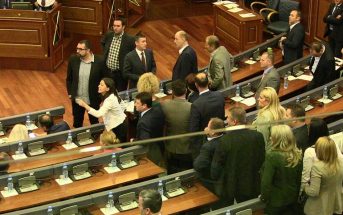 Partitë parlamentare kërkojnë datën e zgjedhjeve, Thaçit s’i ngutet
