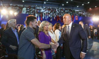 Djali i heroit Agim Ramadani falënderon Haradinajn për ushtrinë e Kosovës