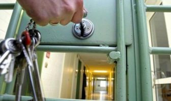 Vrau bashkëkombësin me çekiç për hakmarrje, 18 vjet burgim për kosovarin në Gjermani