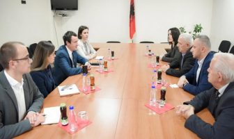 Albin Kurti priti delegacionin nga Partia Demokratike në Bujanoc