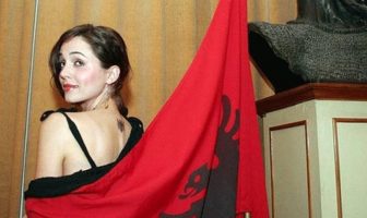 Eliza Dushku me event bamirësie në Harvard pas tragjedisë në Shqipëri