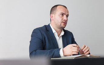 Qëndron Kastrati i gëzohet bashkimit të partive shqiptare në Luginë