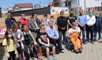 Në Gjilan shpërndahen 333 pako dhe 50 tabletë për fëmijët me nevoja të veçanta