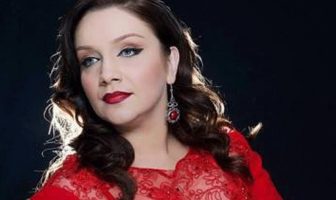 Linda Hakaj publikon këngën e re ‘Mërgim’