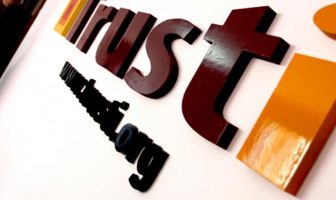 Brenda dy jave qeveria me projektligj për tërheqjen e parave të Trustit