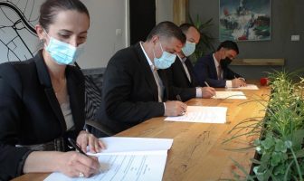Haziri e Kastrati nënshkruajnë marrëveshjen për hapjen e shkollës së Muzikës në Kamenicë