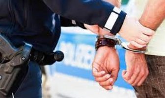 Arrestohen tre të dyshuar, sulmuan fizikisht viktimën në vendin e tij të punës