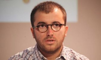 “E kanë sulmuar me grushte”, Policia jep detaje për sulmin ndaj gazetarit