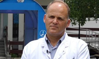 Krasniqi: Vaksinat që aplikohen në Kosovë janë të sigurta dhe efikase, vaksinohuni