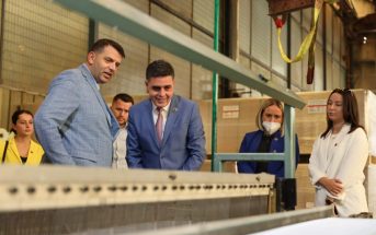 Gagica viziton fabrikën e qelqit “Grid Grup”