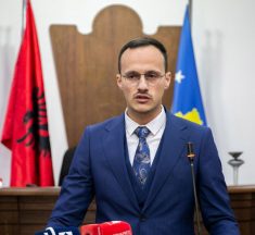 Alban Hyseni: Ata të diskriminojnë e të ndalin në kufinjë pa arsye
