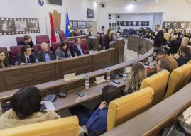Kuvendarët e Gjilanit miratuan kërkesën për lirimin e qytetarëve nga tatimi në pronë deri në vlerën 100 euro