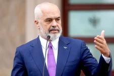 Protestat në Tiranë, Rama: Lëreni Albin Kurtin jashtë kësaj çorbe të neveritshme, ai nuk gjykon si sallahanet e LVV-së