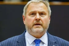 Raportuesi për Kosovën në PE thirrje partive: Gjeni një emër të përbashkët dhe nxirreni vendin nga kriza, duhet qeveri funksionale