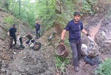 Nga fjalët te veprat: Sami Ballanca Goshica pastron deponinë ilegale në pyll, Arton Musliu e vlerëson si shembull të qytetarisë së përgjegjshme