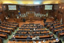 Kush me kë? Qëndrimet e qarta, por pazaret ende larg