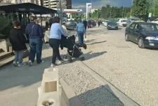 Gëzim i madh kur bie shi – pastrohet pluhuri dhe ndotja e rrugëve