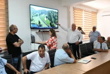 Kryetari Sokol Haliti mban debatin e parë publik me qytetarët, prezanton punën gjashtëmujore dhe prioritetet e Komunës së Vitisë