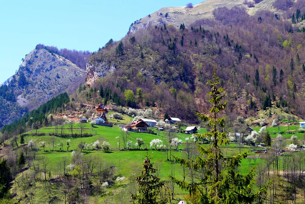 Kosova tërheq gjithnjë e më shumë turistë  40 mijë vizitorë të huaj vetëm në prill