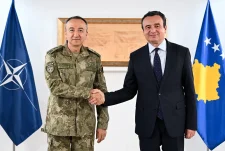 Kurti pret komandantin e KFOR-it, diskutuan sigurinë në Kosovë dhe bashkëpunimin me NATO-n