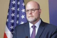 Hovenier: Kosova rrezikon ta humbasë besimin e Uashingtonit nëse nuk vepron