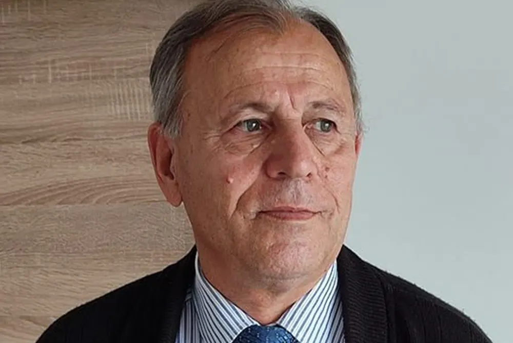 Cikël poetik   Fluturojmë kaheve të panjohura
