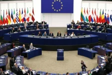 Parlamenti Evropian: Serbia duhet t’i normalizojë marrëdhëniet me Kosovën