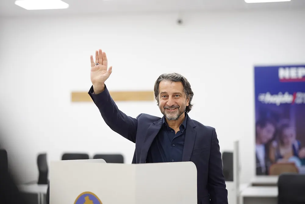 Rama  Izolim  sanksione  humbje fondesh  mbyllje fabrikash   fatkeqësia që po e jeton Kosova si rezultat i një qeverie autokrate