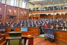 Deputetët e opozitës do të jenë në seancën e 6 gushtit, por jo të gjithë mbështesin Haxhiun