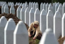Turqia kujton Srebrenicën, thotë se mbetet zë i të shtypurve – edhe i Kosovës