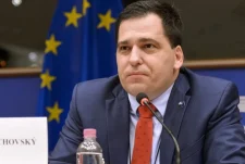 Deklarata e Paunoviqit, eurodeputeti çek kërkon përjashtimin e Serbisë nga negociatat me BE-në