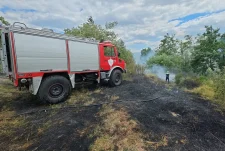 Zjarr në Ballancë të Vitisë, zjarrfikësit në betejë me flakët për të shpëtuar arat me grurë