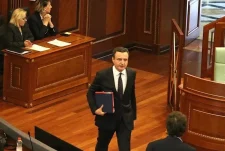 Kuvendi mbetet në ngërç, Kurti dhe opozita nuk pajtohen për hapin e parë