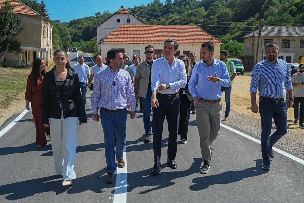Përurimi i rrugës Shipashnicë Desivojcë Tërstenë shoqërohet me kritika nga qytetarët ndaj Kadri Rahimajt