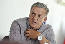 “S’dinim ku t’i vendosnim këmbët nga kufomat”, Arsim Gërxhaliu rrëfen hyrjen e parë në Institutin e Mjekësisë Ligjore pas luftës