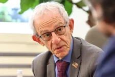 Serwer për krizën politike në Kosovë: Zgjedhjet e reja do të ishin humbje kohe dhe Kosova po humb terren ndërkombëtar