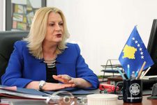 Tahiri: Zbatimi i Kushtetutës është prioritet, pastaj vjen ndarja e pushtetit mes pozitës dhe opozitës