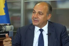 Enver Hoxhaj, Kurtit: Mos e luj kryeministrin, o deputet uzurpues