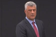 Thaçi me porosi nga Haga për krizën politike në Kosovë: Pozita dhe opozita duhet të ulen në një tryezë