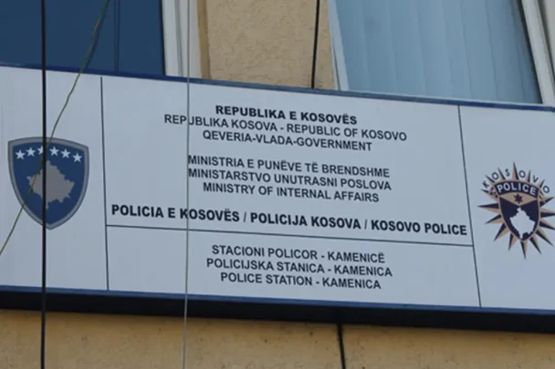 Kalon ilegalisht kufirin me veturë, ndalohet shtetasi serb në Kamenicë
