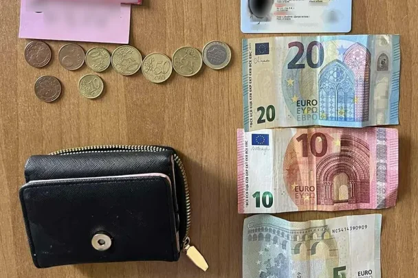 Qytetari dorëzon në Polici portofolin e gjetur me dokumente dhe para, i kthehet pronarit në Viti